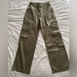 Hollister Ultra-High Rise Baggy Cargo Pants, size 4R